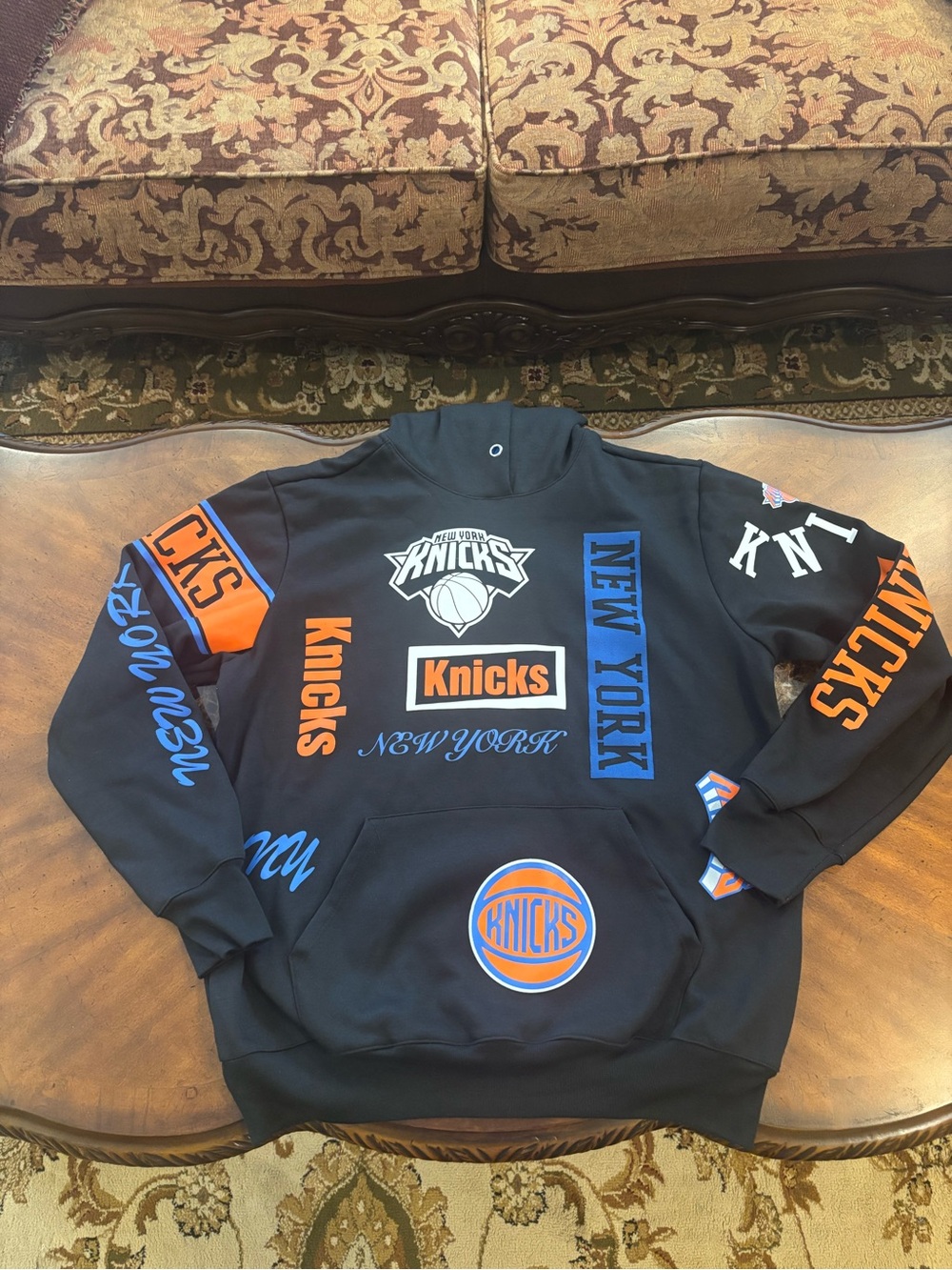 New York Knicks All Over Logo Patch Pullover Hoodie Size XL